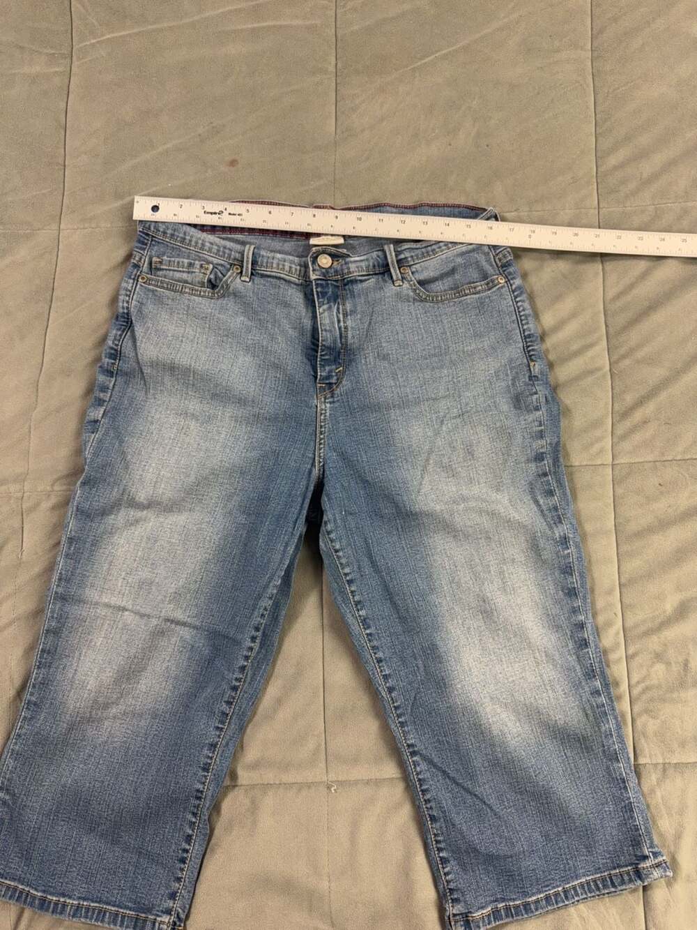 Levi's Perfectly Slimming Size 16 Capri Jeans